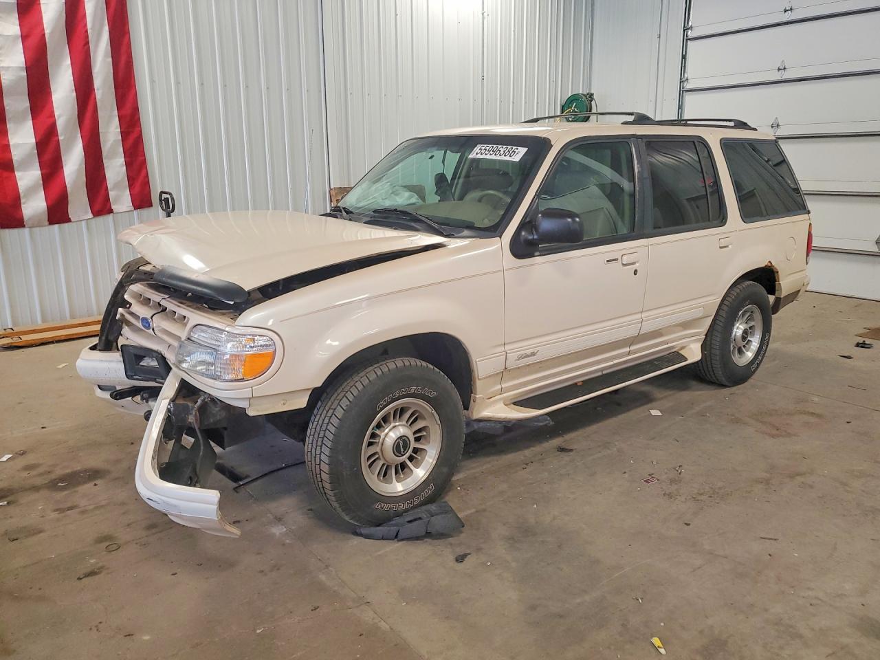 1997 Ford Explorer XL, VIN 1FMDU34E3VZB62443 — Front end