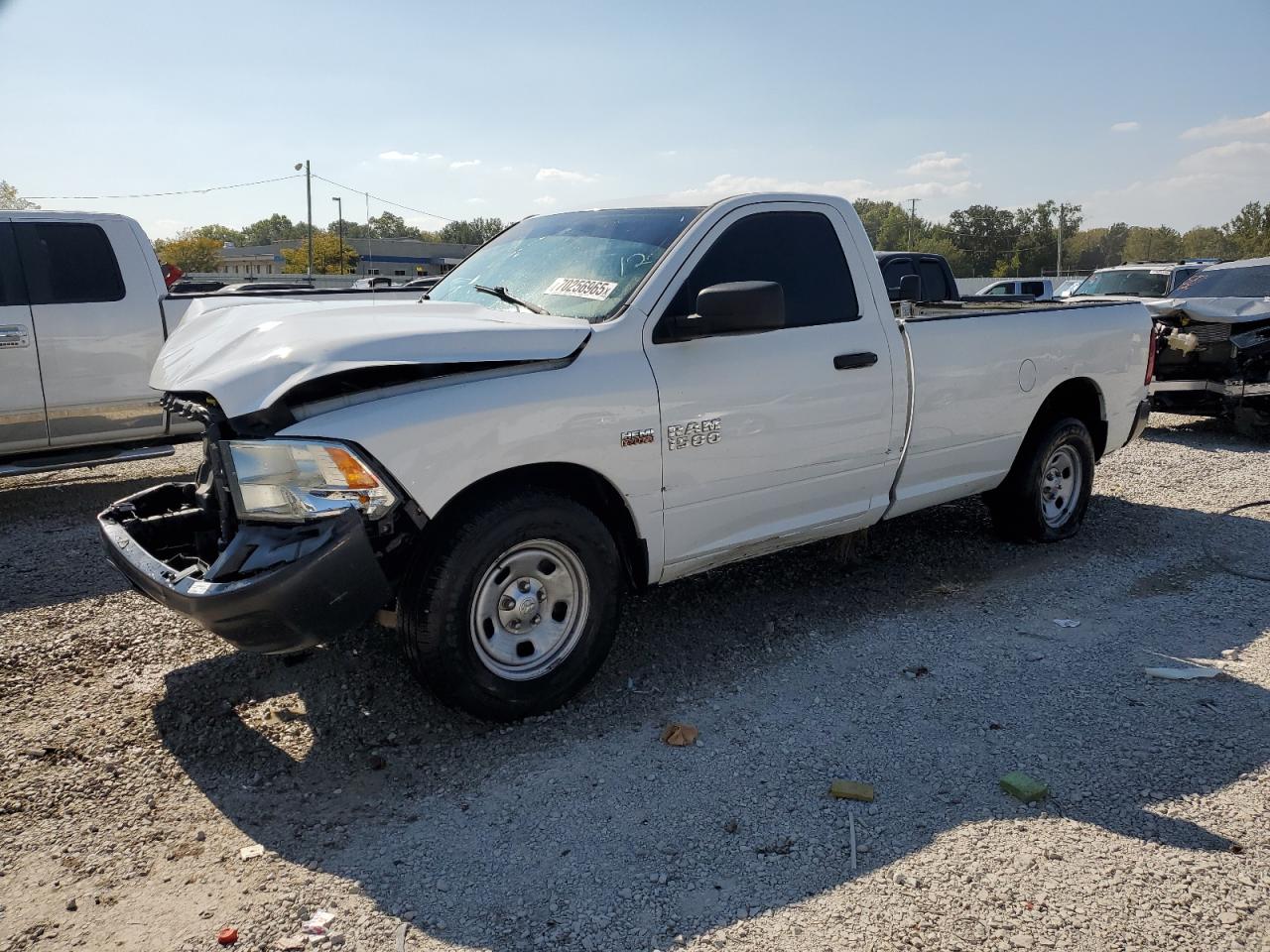 2015 Ram 1500 Tradesman, VIN 3C6JR6DT9FG559530 — Front end