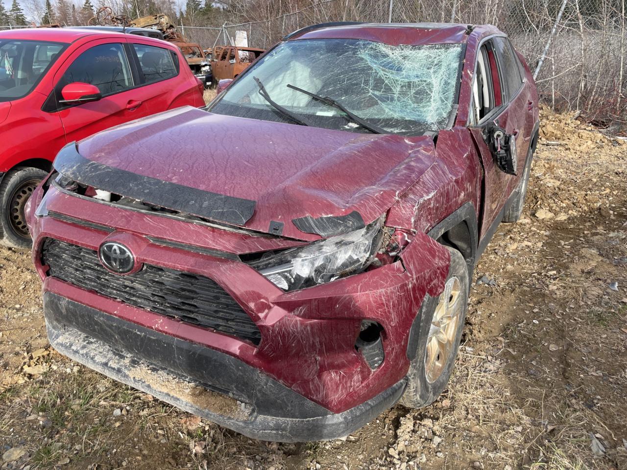 2020 Toyota RAV4 XLE, VIN 2T3R1RFV4LC064135 — Rollover