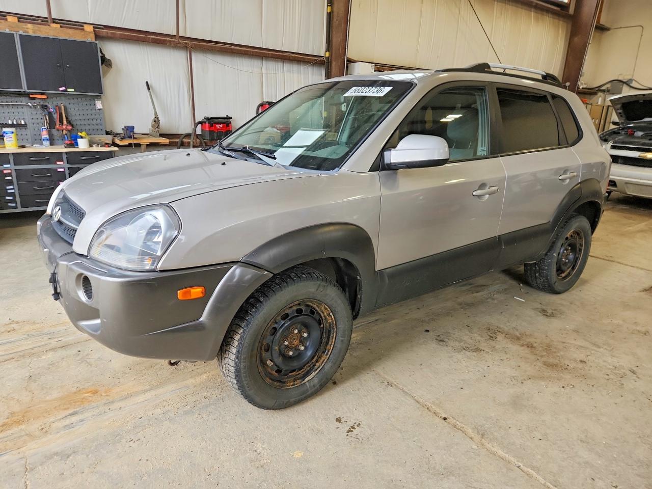 2005 Hyundai Tucson GL, VIN KM8JM72D75U175357 — Бок