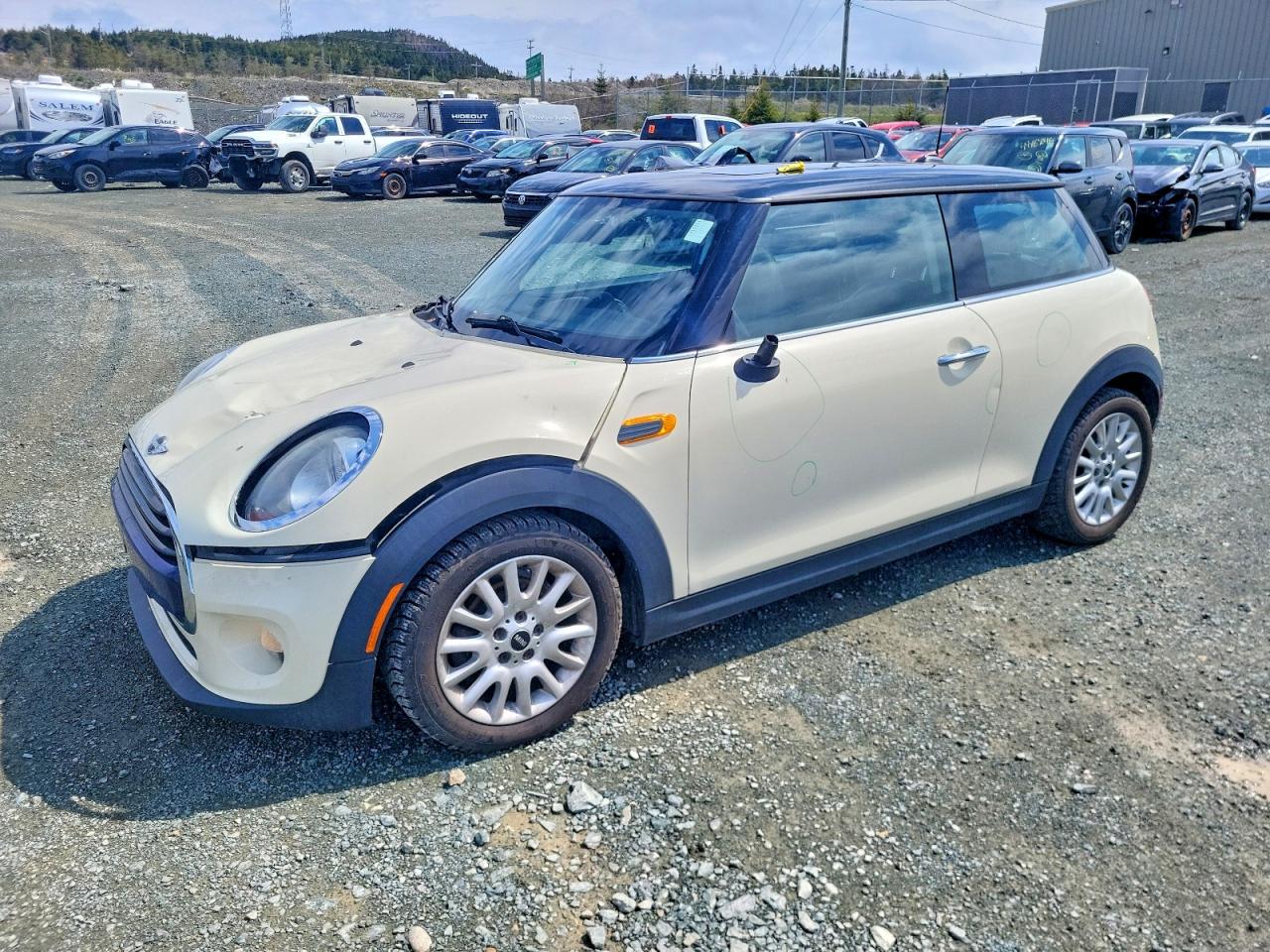 2016 MINI Hardtop, VIN WMWXP5C59G3B76049 — Front end