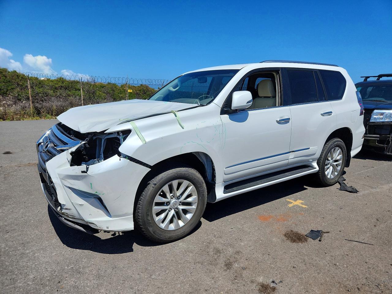 2015 Lexus GX 460, VIN JTJBM7FX1F5102717 — Перед