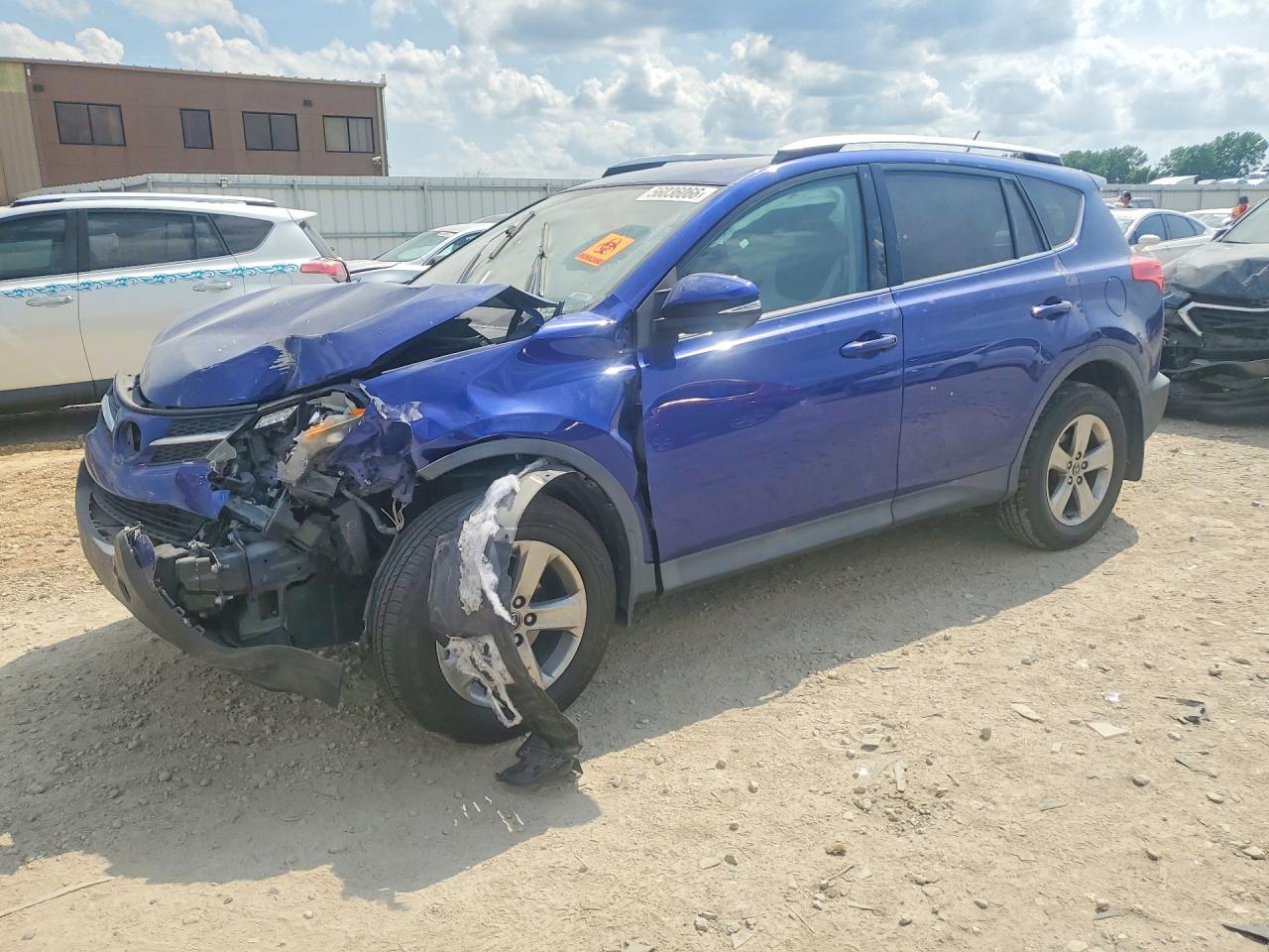 2015 Toyota RAV4 XLE, VIN 2T3WFREV6FW190411 — Front end