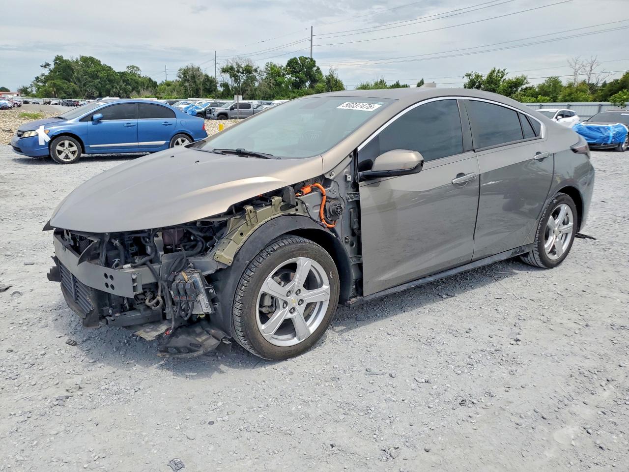 2017 Chevrolet Volt LT, VIN 1G1RA6S5XHU166569 — Front end