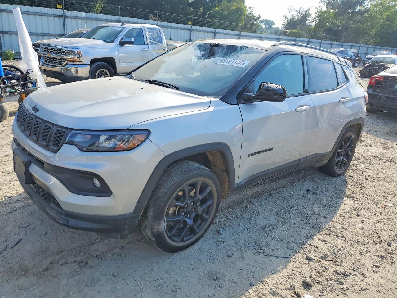 2024 Jeep Compass Latitude, VIN 3C4NJDBN5RT135333 — Перед