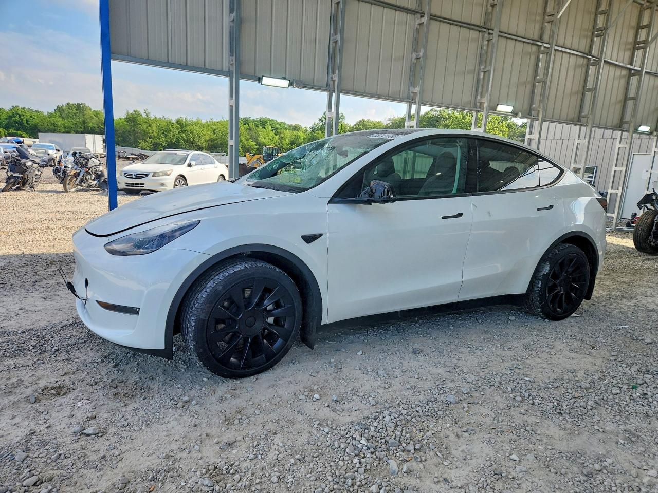 2023 Tesla Model Y Long Range, VIN 7SAYGDEE3PA207780 — Град