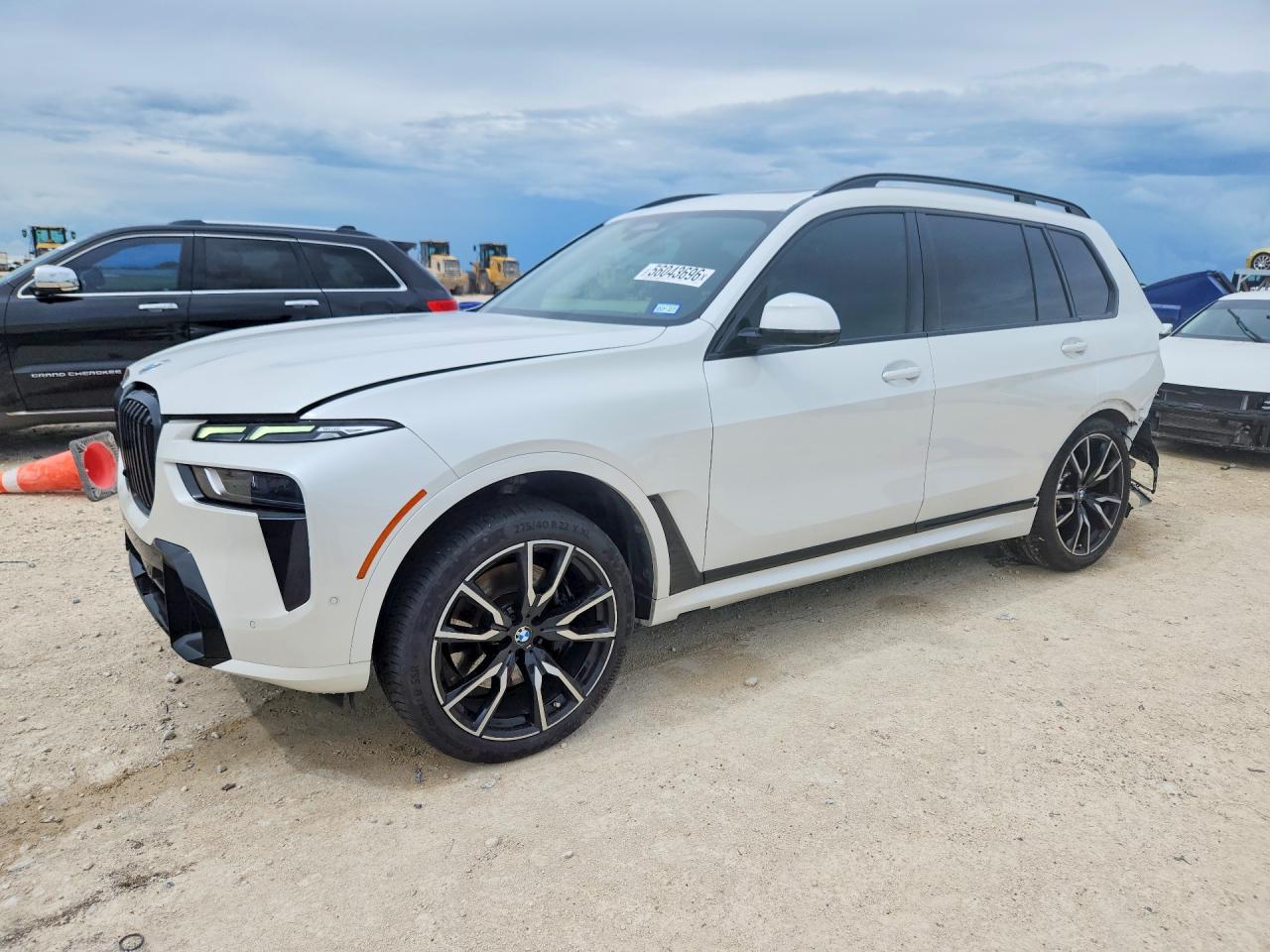 2023 BMW X7 xDrive40i, VIN 5UX23EM06P9P83739 — Rear end