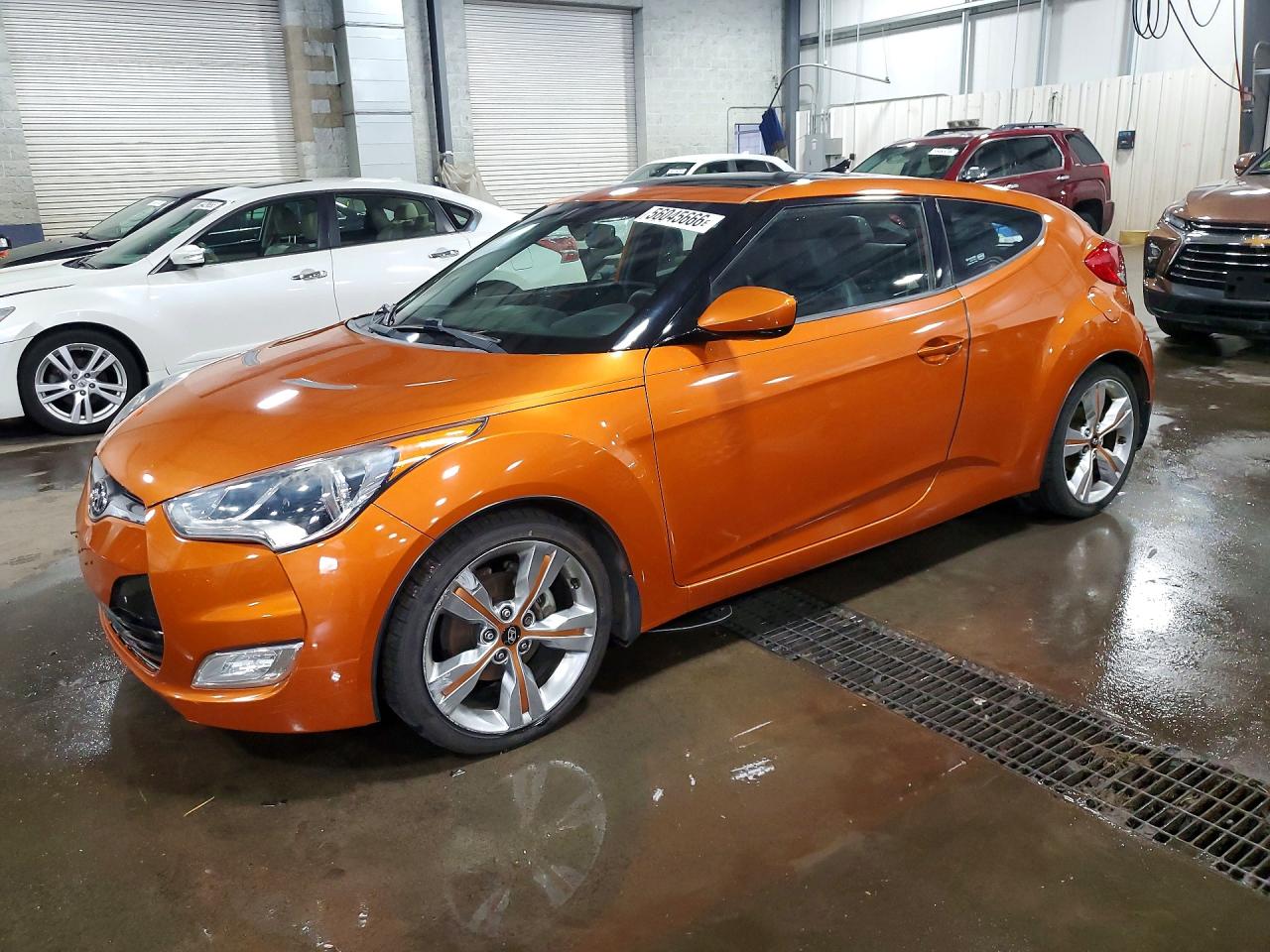 2012 Hyundai Veloster w/Black Int, VIN KMHTC6AD0CU031427 — Бок