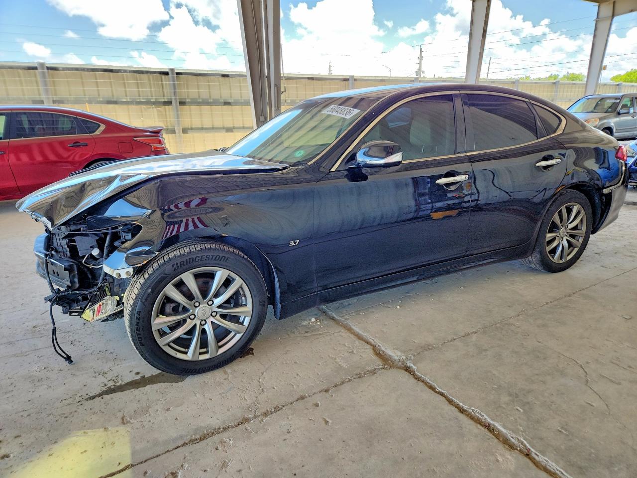 2016 Infiniti Q70, VIN JN1BY1AP7GM220700 — Front end
