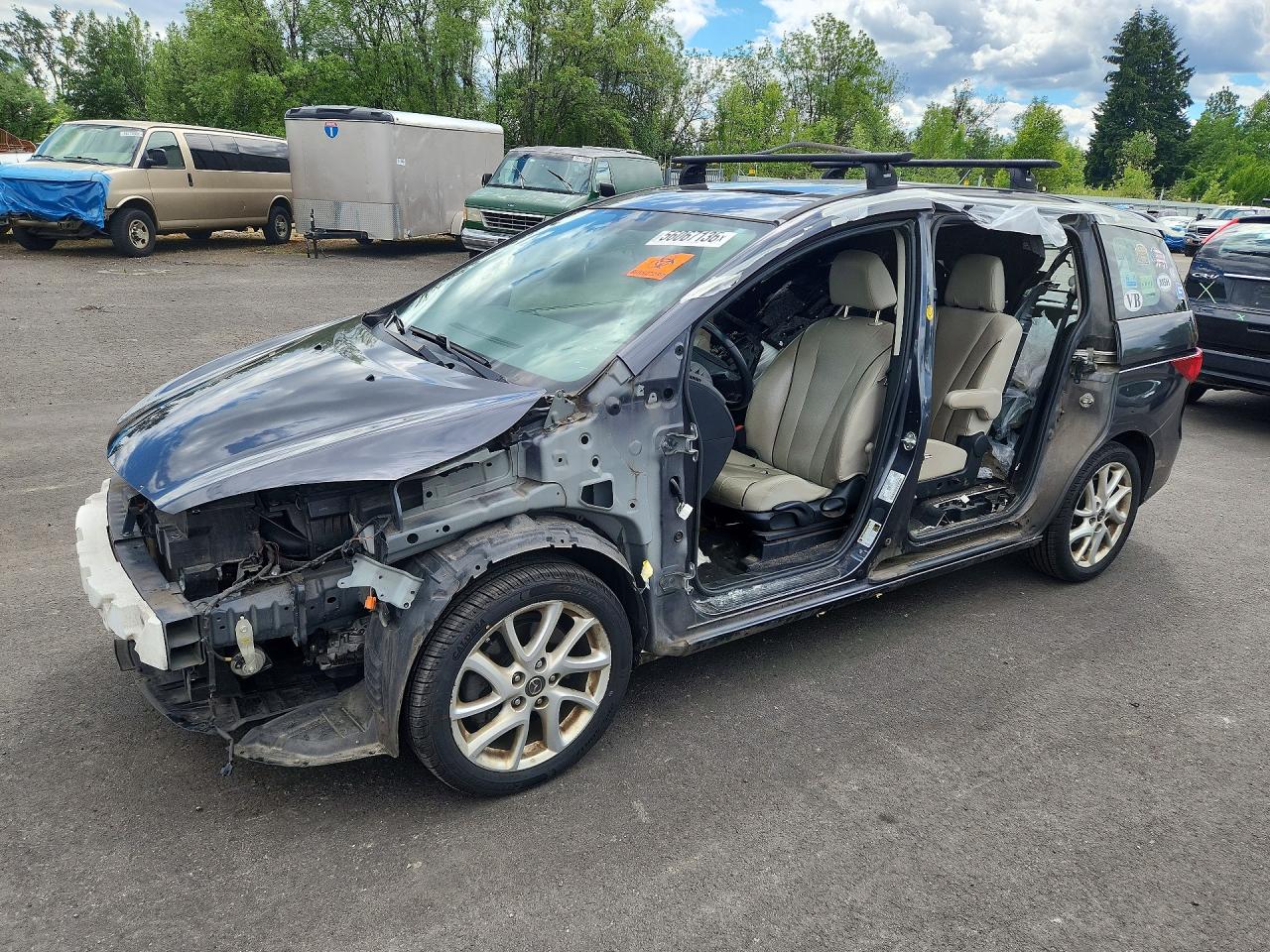 2014 Mazda 5 Grand Touring, VIN JM1CW2DL1E0171178 — Side