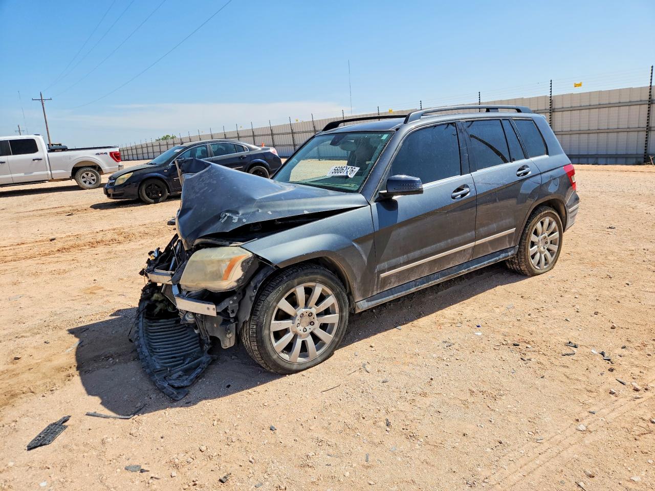2011 Mercedes-Benz GLK 350, VIN WDCGG8HB5BF608007 — Front end