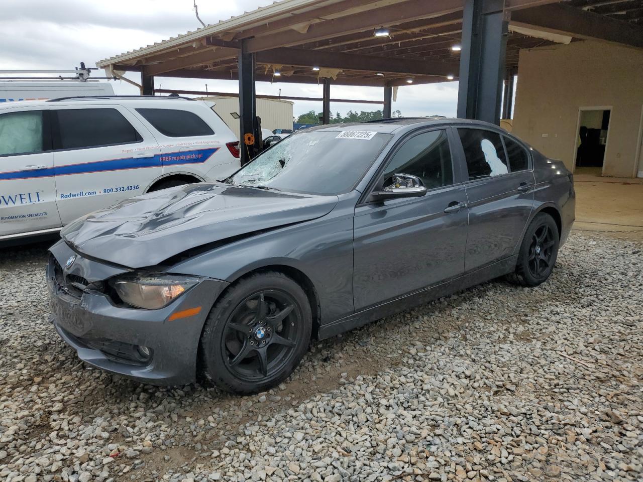 2013 BMW 3 Series 320i, VIN WBA3B1C59DF461573 — Крыша