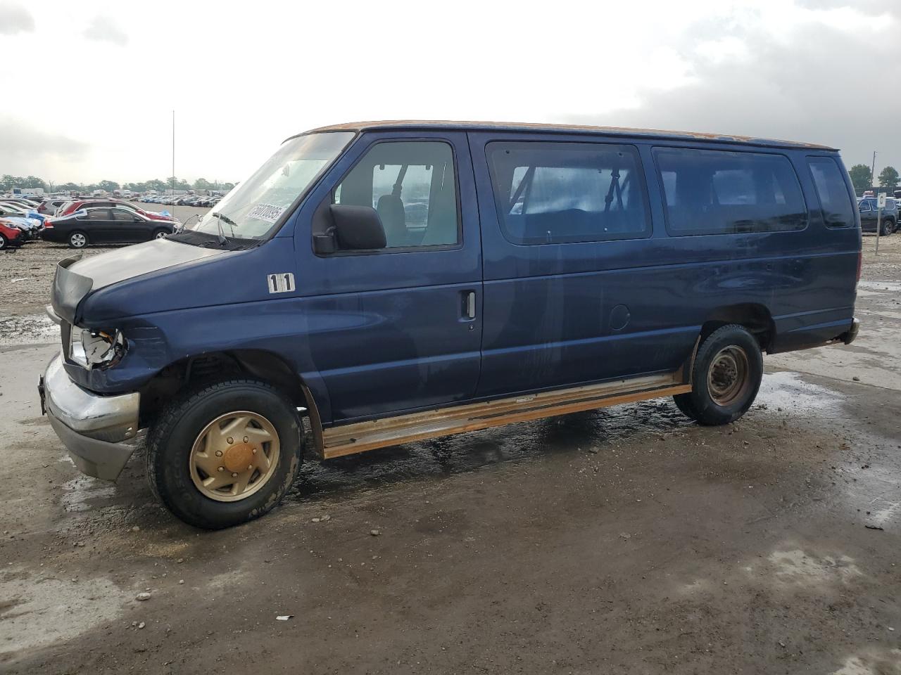 1995 Ford Econoline Wagon XL, VIN 1FBJS31H6SHB90674 — Front end