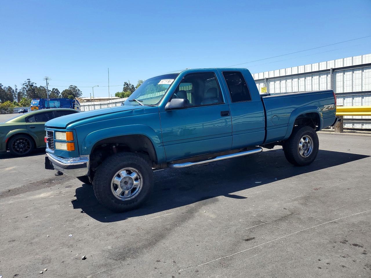 1998 GMC Sierra 1500, VIN 2GTEK19R8W1523013 — Перед