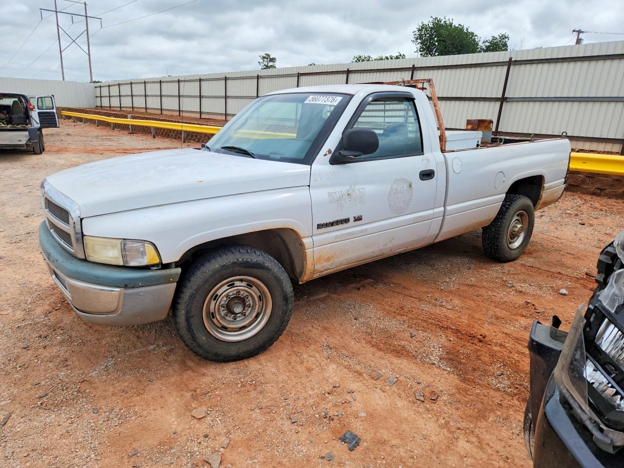 1999 Dodge 2500, VIN 3B7KC26Z8XM578937 — Зад