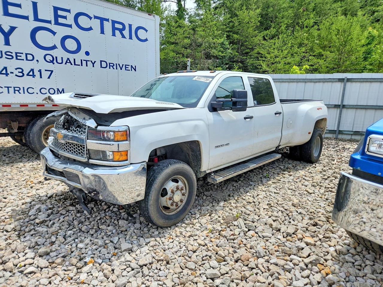 2019 Chevrolet Silverado 3500HD Work Truck, VIN 1GC4KVCY7KF179874 — Перед