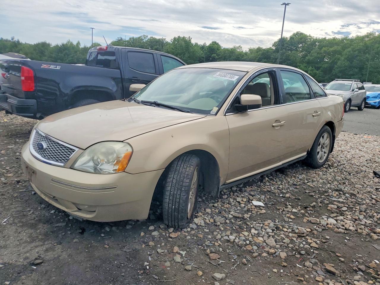 2007 Ford Five Hundred SEL, VIN 1FAHP24177G136954 — Front end