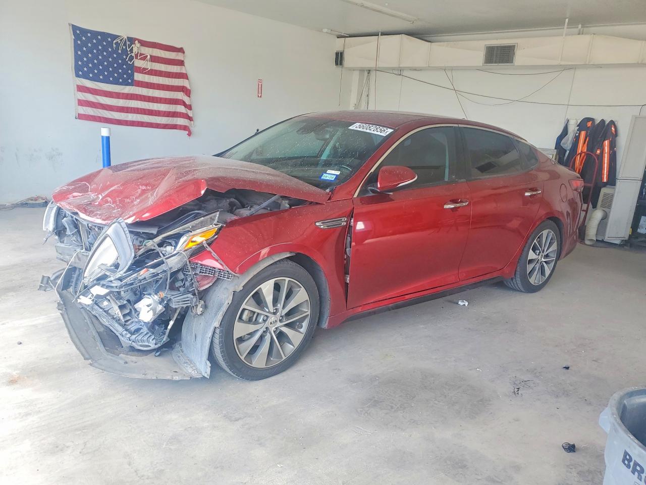 2019 Kia Optima S, VIN 5XXGT4L34KG284950 — Front end