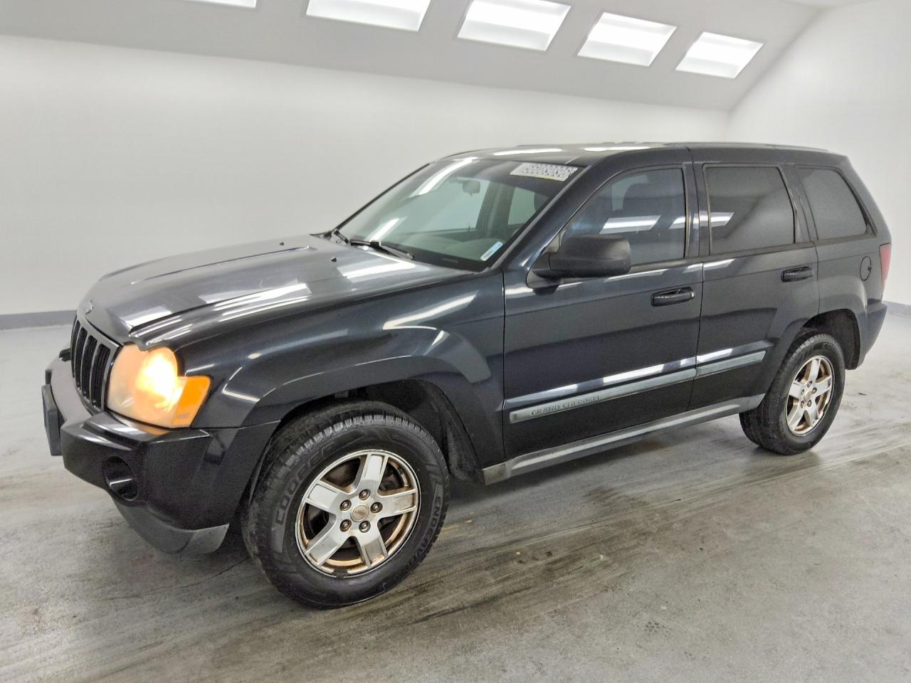 2007 Jeep Grand Cherokee Laredo, VIN 1J8GS48K97C657693 — Rear end