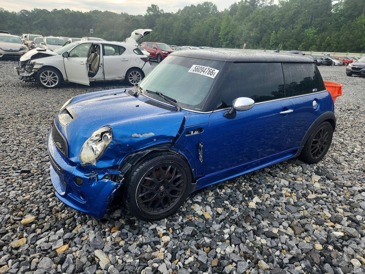 2005 MINI Hardtop S, VIN WMWRE33485TD92143 — Перед