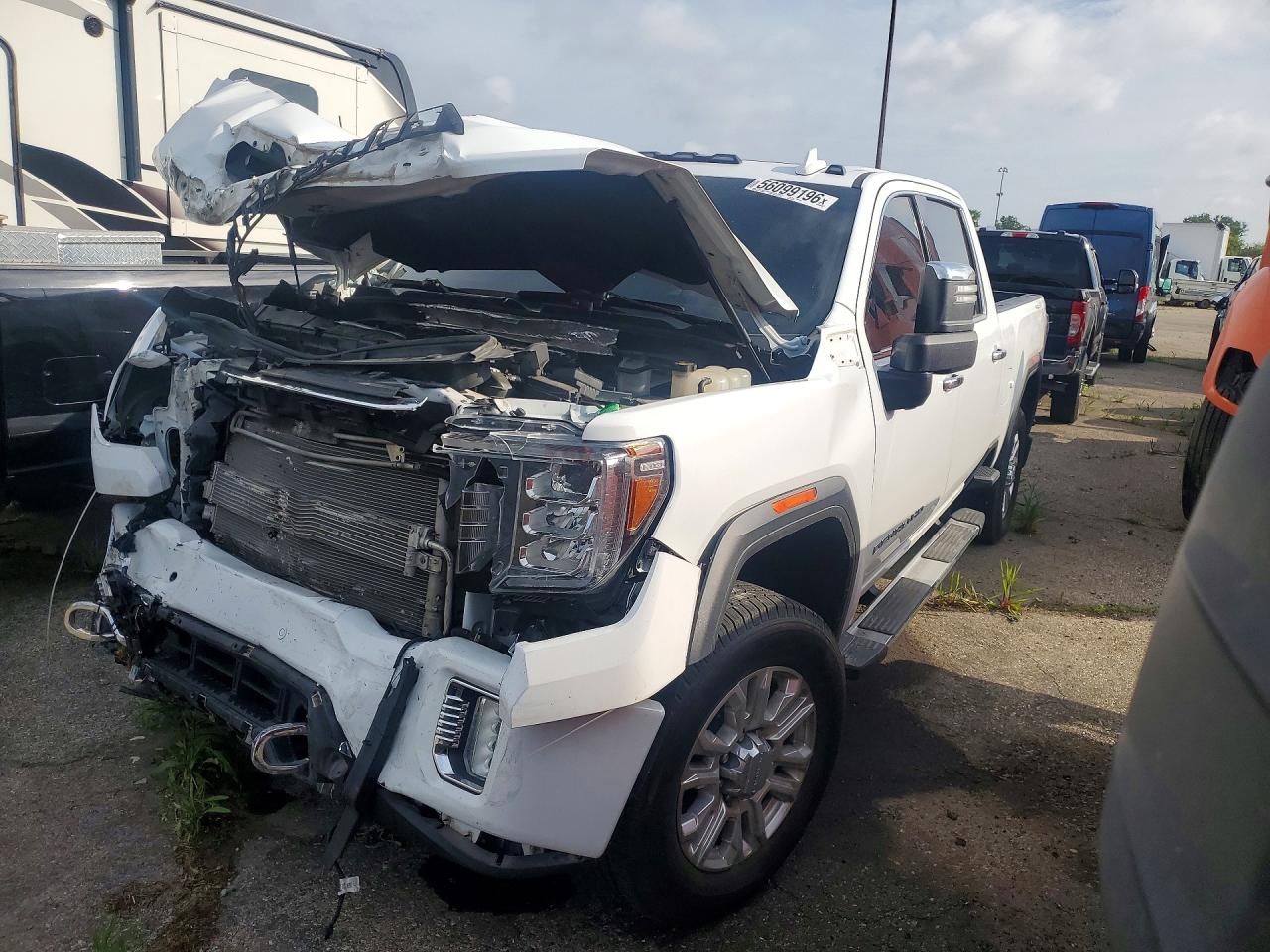 2020 GMC Sierra 2500HD Denali, VIN 1GT49REY8LF109270 — Front end