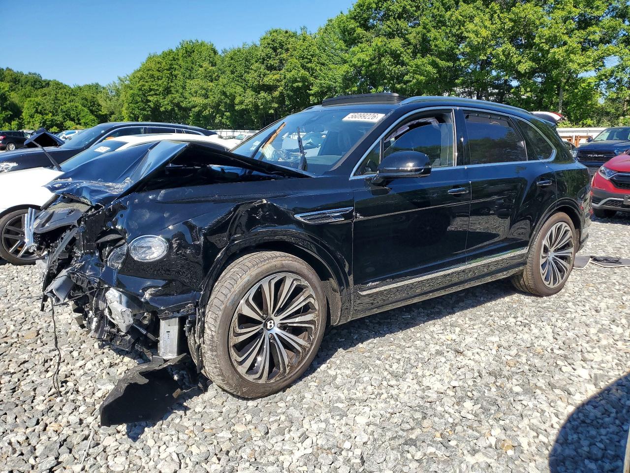 2024 Bentley Bentayga V8, VIN SJAAT2ZV0RC027976 — Front end