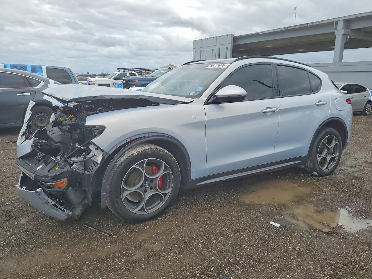 2022 Alfa Romeo Stelvio Veloce, VIN ZASPAKBNXN7D45607 — Front end
