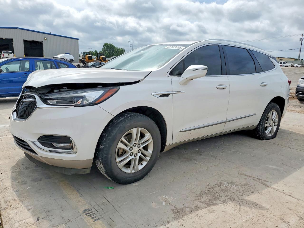 2019 Buick Enclave Essence, VIN 5GAERBKW1KJ108747 — Перед