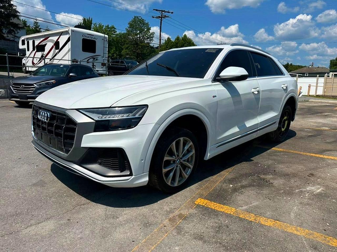 2023 Audi Q8 Premium Plus, VIN WA1EVBF15PD015447 — Мелкие вмятины и царапины