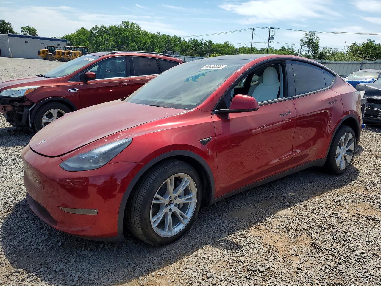 2024 Tesla Model Y Long Range, VIN 7SAYGDEE3RA274589 — Front end