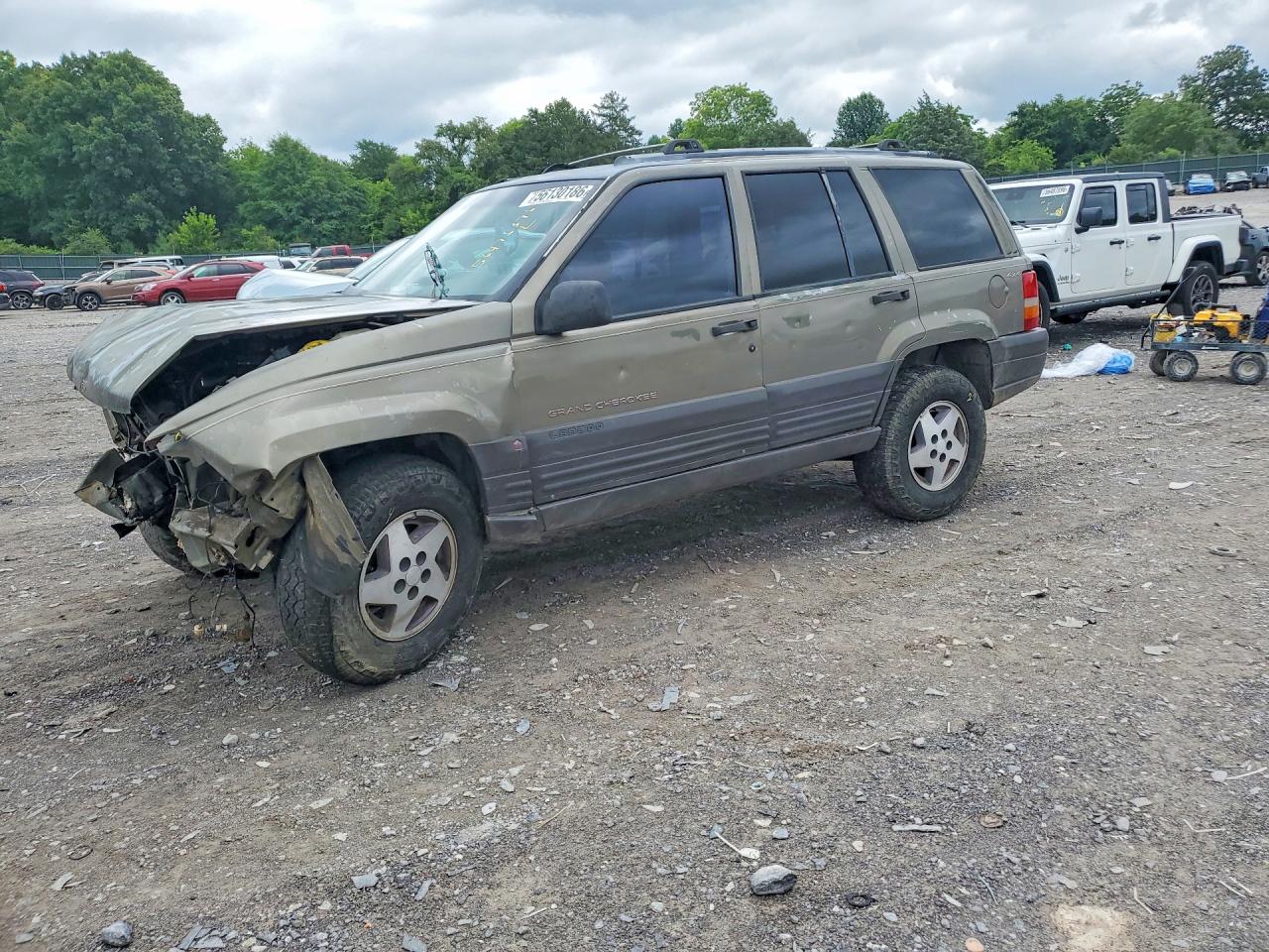 1997 Jeep Grand Cherokee Laredo, VIN 1J4GZ58Y1VC709046 — Front end