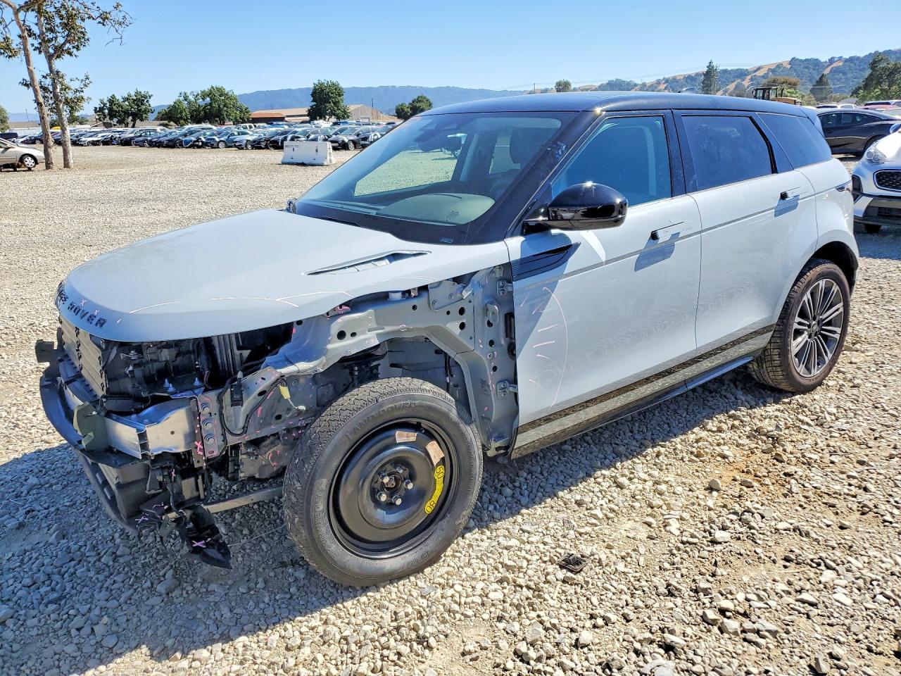 2024 Land Rover Range Rover Evoque Dynamic SE, VIN SALZL2FX2RH242519 — Front end