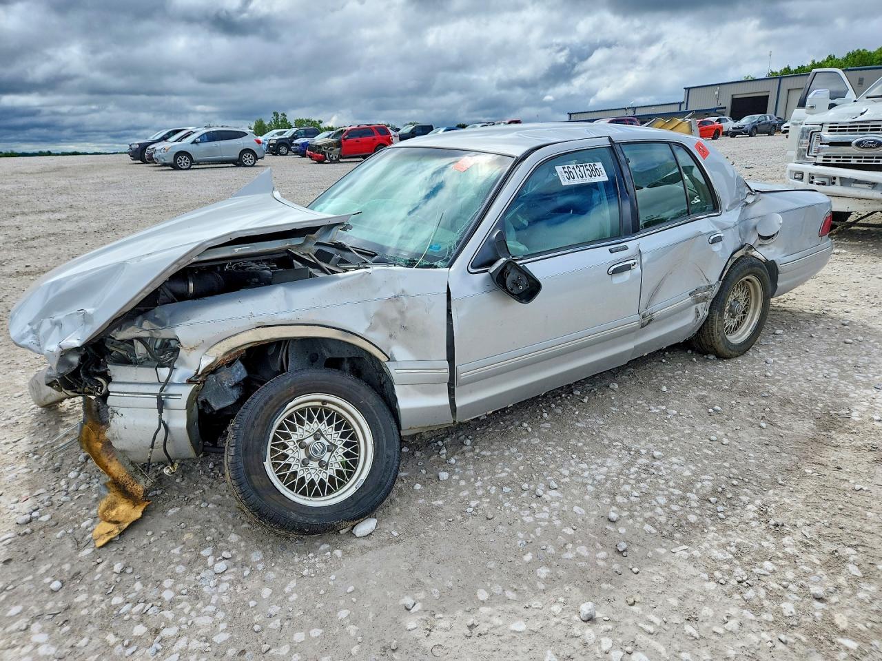 1997 Mercury Grand Marquis LS, VIN 2MELM75W4VX673422 — Front end