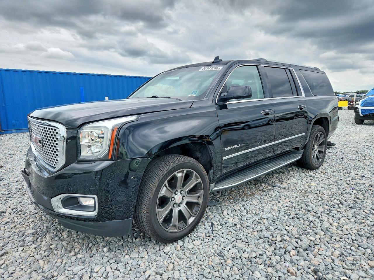2016 GMC Yukon XL Denali, VIN 1GKS2HKJ7GR427855 — Front end