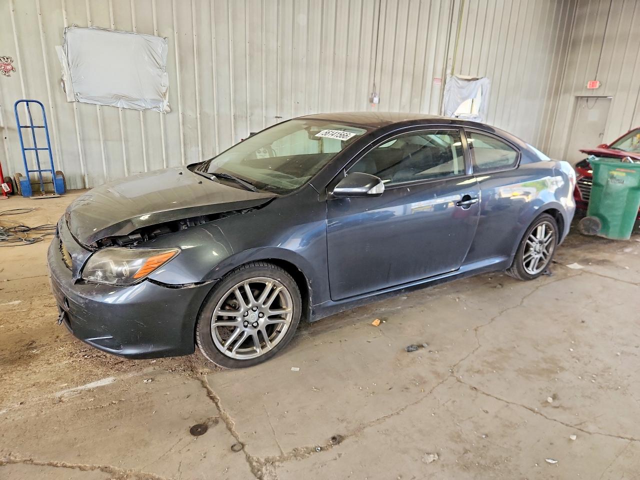 2009 Scion tC, VIN JTKDE167190283849 — Перед