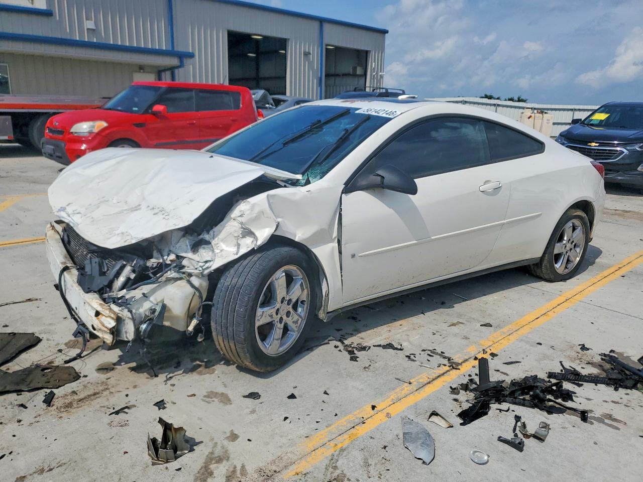 2006 Pontiac G6 GT, VIN 1G2ZH158X64217582 — Front end