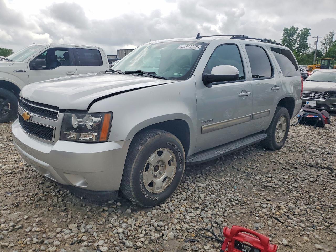 2013 Chevrolet Tahoe LT, VIN 1GNSKBE05DR170435 — Front end
