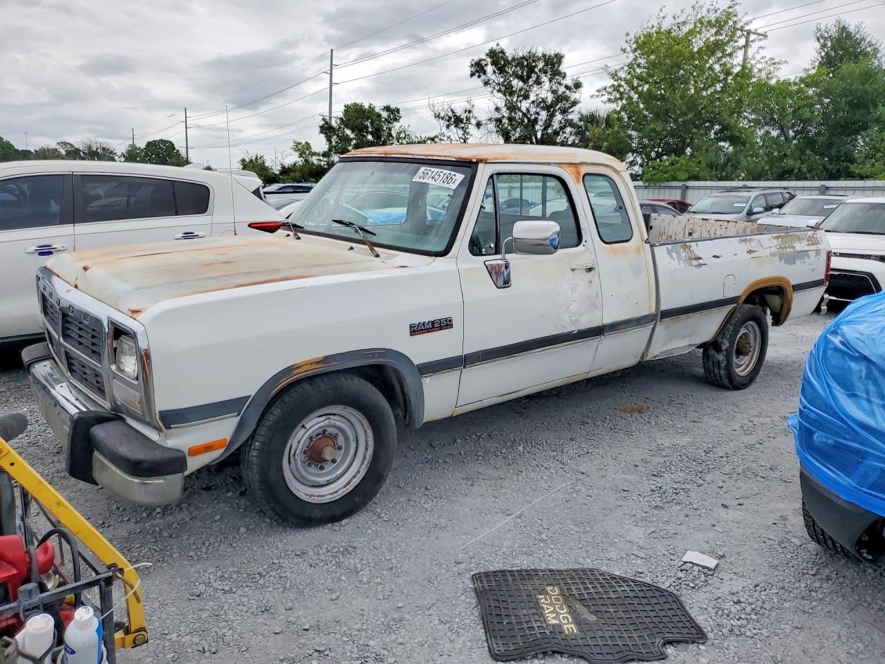 1992 Dodge D/W 250, VIN 3B7KE23C5NM570205 — Minor dents and scratches