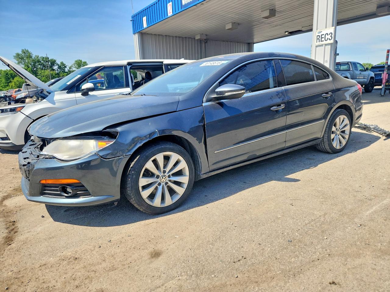 2009 Volkswagen CC Sport, VIN WVWNL73C49E567677 — Front end