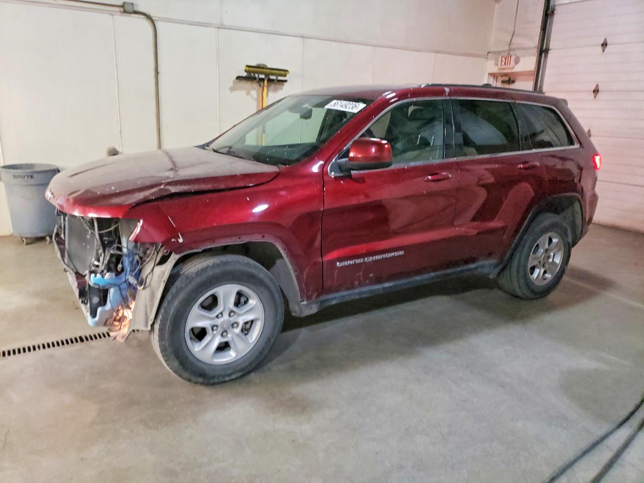 2016 Jeep Grand Cherokee Laredo, VIN 1C4RJFAG3GC326953 — Front end