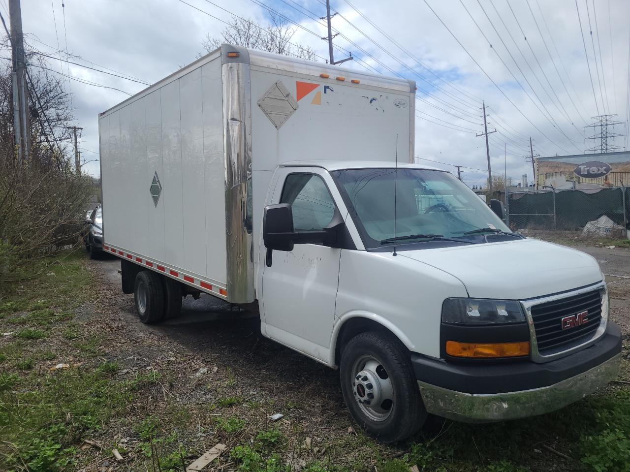 2017 GMC Savana, VIN 1GD37TCG2H1240624 — Minor dents and scratches