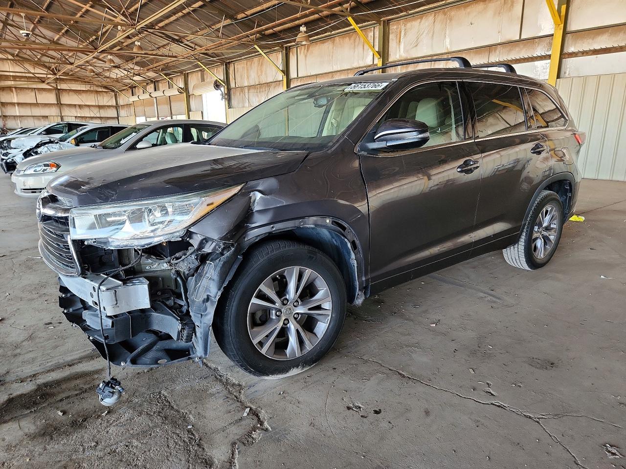 2015 Toyota Highlander XLE, VIN 5TDKKRFH2FS104046 — Front end