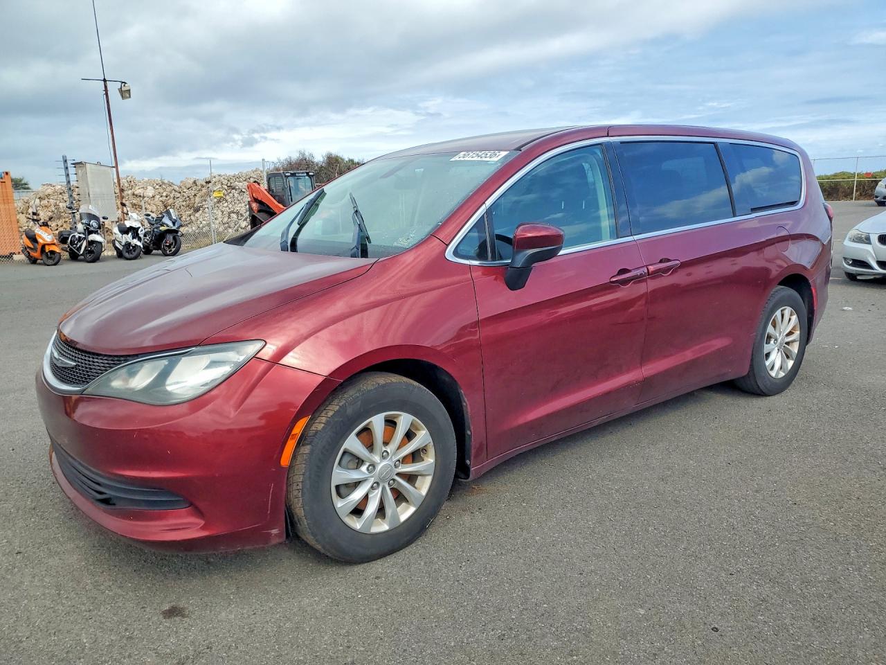 2018 Chrysler Pacifica LX, VIN 2C4RC1CG9JR171222 — Minor dents and scratches