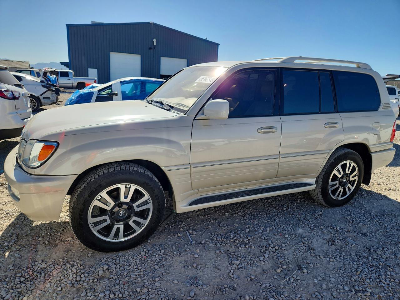 2003 Lexus LX 470, VIN JTJHT00WX33526117 — Front end