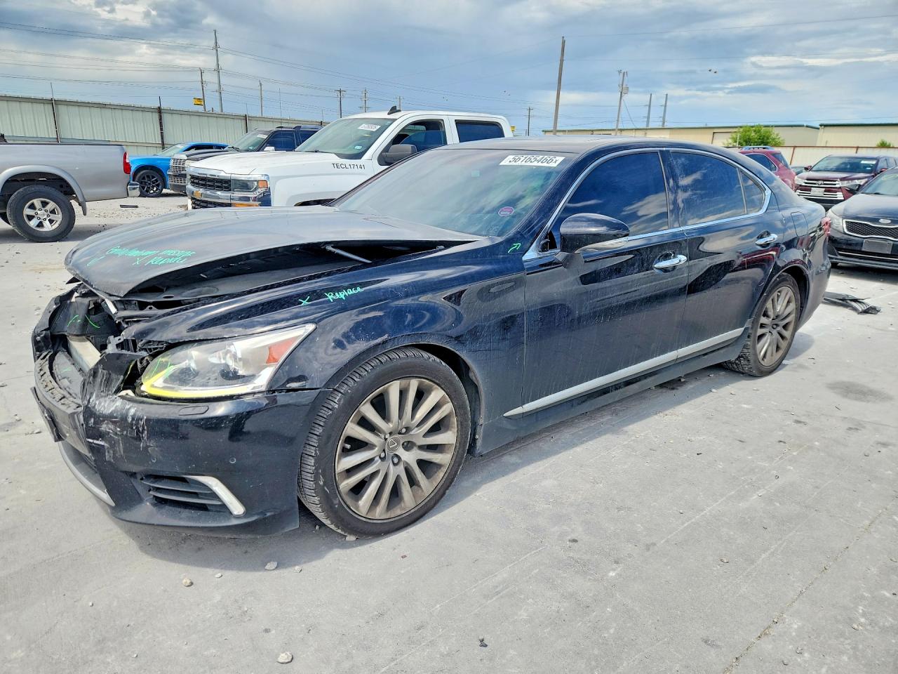 2016 Lexus LS 460, VIN JTHBL5EF3G5139464 — Front end