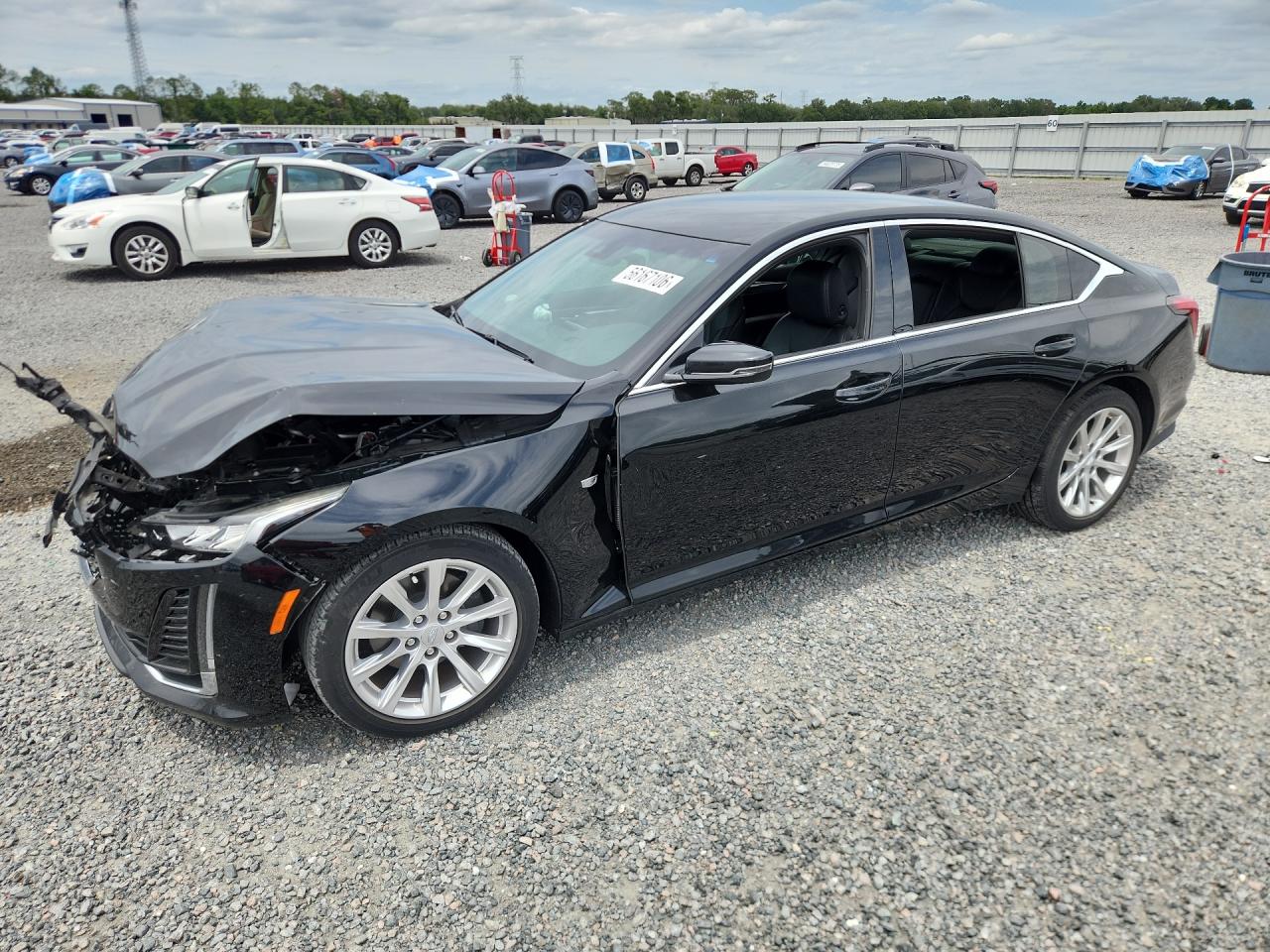 2020 Cadillac CT5 Luxury, VIN 1G6DM5RK9L0147240 — Front end