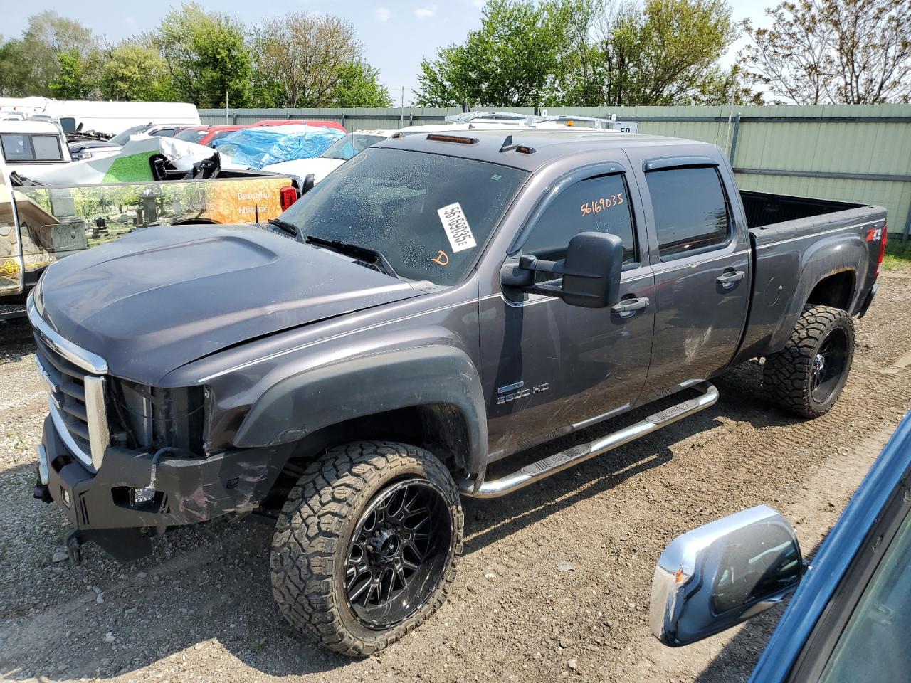 2010 GMC Sierra 2500HD SLE, VIN 1GT4K0B60AF116214 — Front end