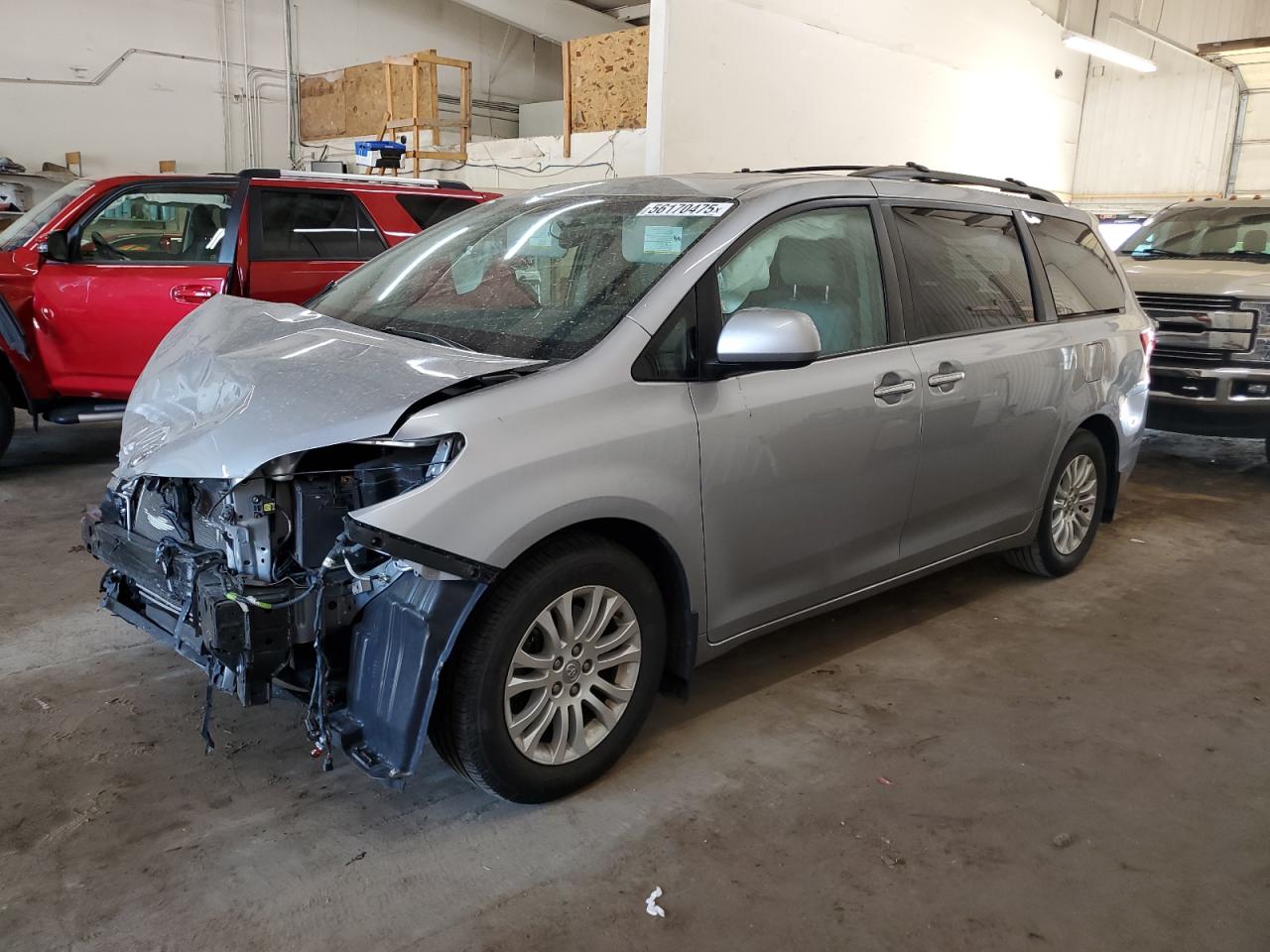 2017 Toyota Sienna XLE Auto Access Seat, VIN 5TDYZ3DC3HS893952 — Front end