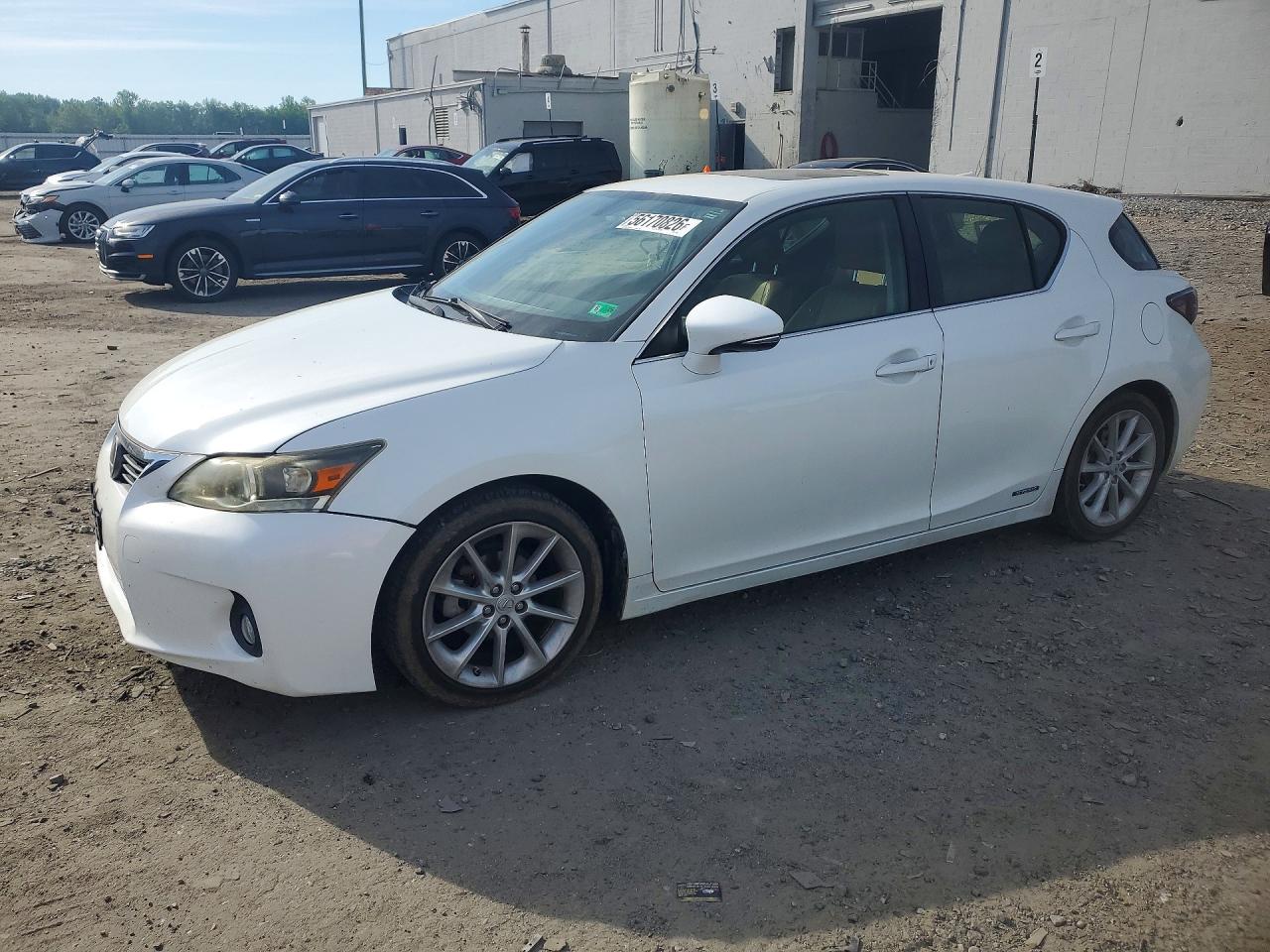 2013 Lexus CT 200h, VIN JTHKD5BH1D2148647 — Front end
