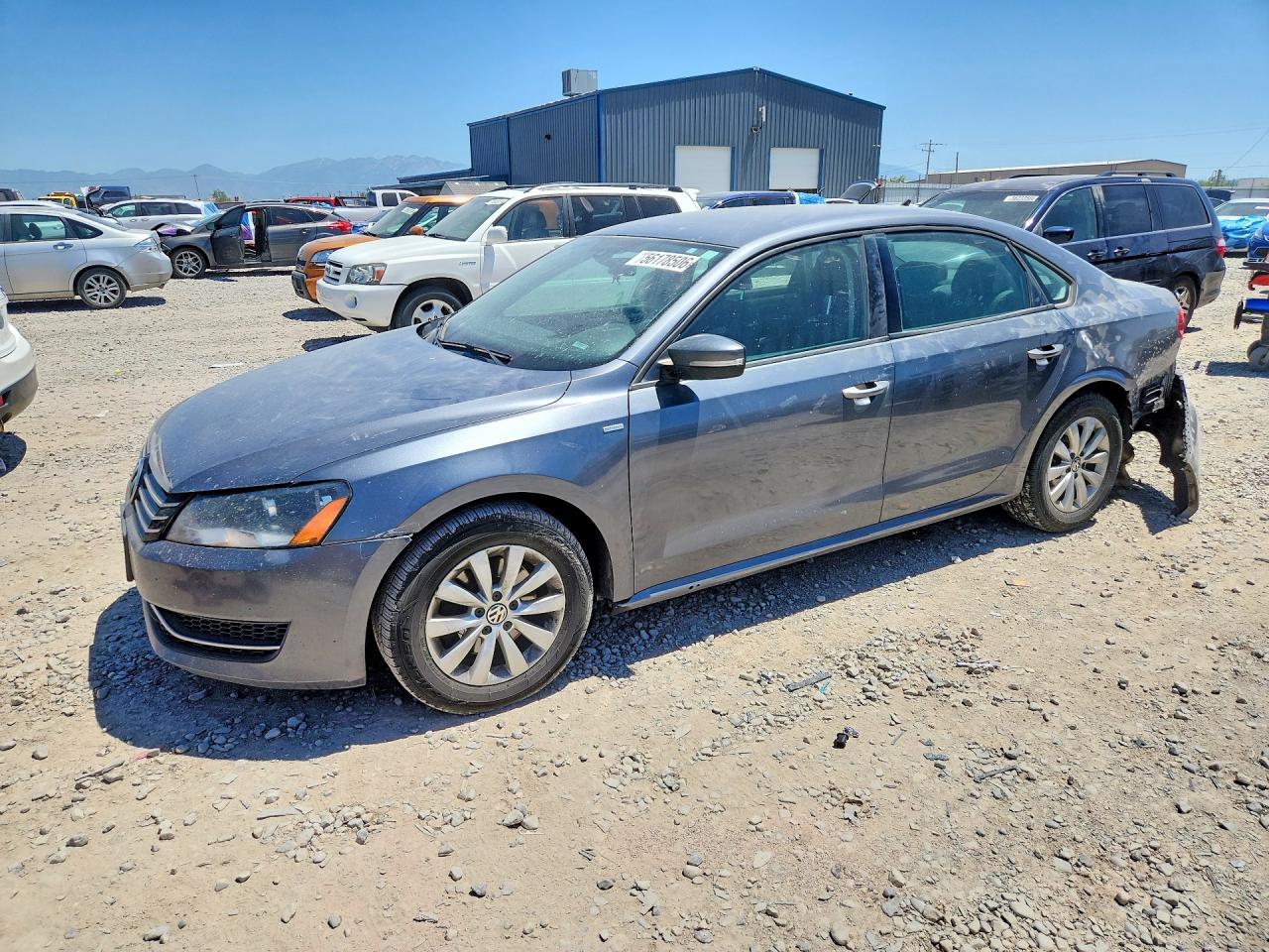 2014 Volkswagen Passat S, VIN 1VWAT7A35EC027369 — Зад